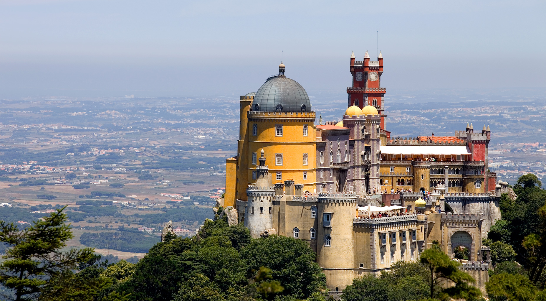 Vista panorâmica da Serra de SIntra e do Palácio da Pena